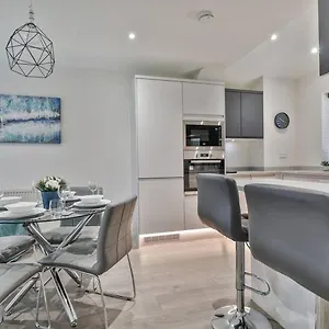 https://beautifully-renovated-whole-house-free-2-bed-2-bath.yorkshirehotels.net